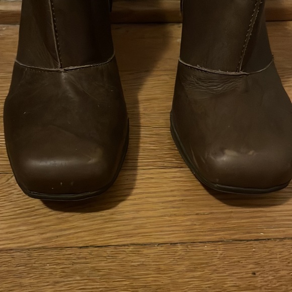 leather heeled boots - Picture 3 of 10